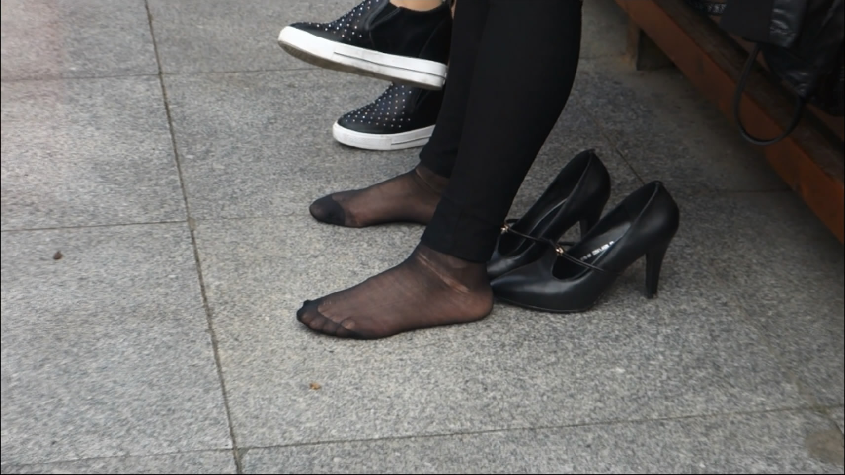 streetsnapnylon[00 00 17][20181205 213029 8]